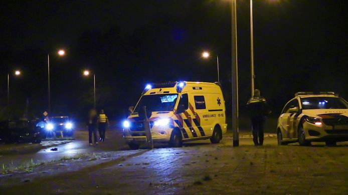 Onderzoek van de politie aan de Euregioweg, het industrieterrein tussen Enschede en Glanerbrug.