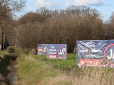JA21-spandoekactie voor kernenergie en asielstop tegenover boerderij Gelderse CDA-kandidaat Erinkveld
