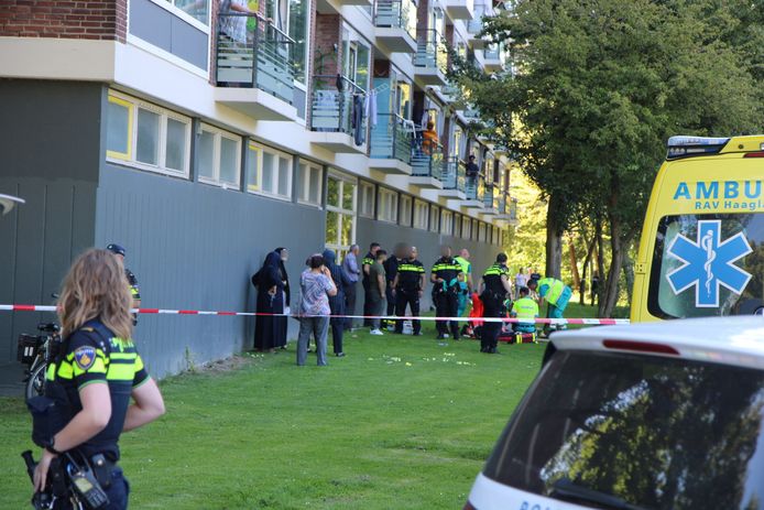 Een gewonde na val van flat.
