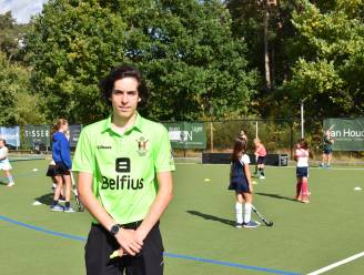 Giel (15), een van de jongste scheidsrechters van Vlaanderen, speelt en fluit bij HC Inter Mol: “Ik zou geen van beide kunnen missen”