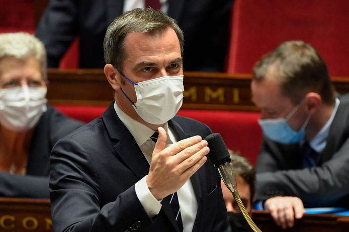 Gezondheidsminister Olivier Véran haalt zijn hand over het hart en stelt de gezondheidspas voor jongeren uit tot eind augustus.
