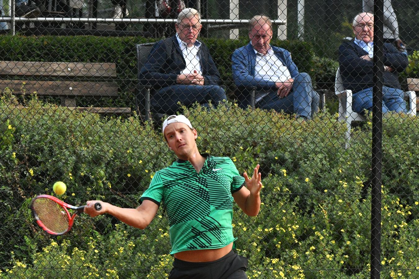 Justin Eleveld gisteren in de tweede ronde tegen Colin van Beem, die in twee sets won.