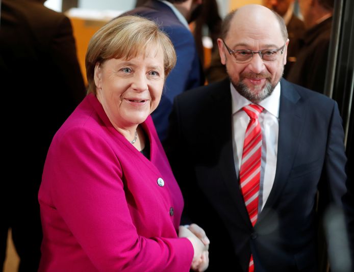 Merkel samen met SPD-voorzitter Martin Schulz, vanmorgen bij het begin van de formatiegesprekken.