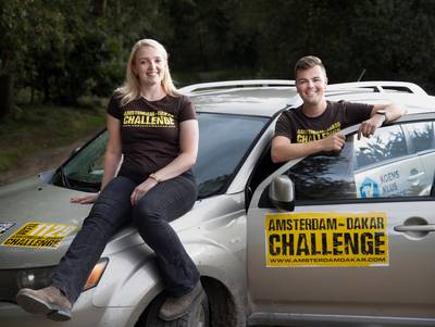 In oude barrel rijden Pien en Koen voor goed doel naar Dakar: ‘Trouwen in wit hoeft niet, maar deze 