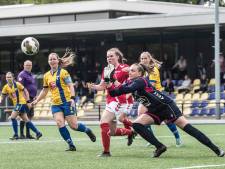 Voetbalsters AZSV naar halve finale beker, DZC’68 strandt