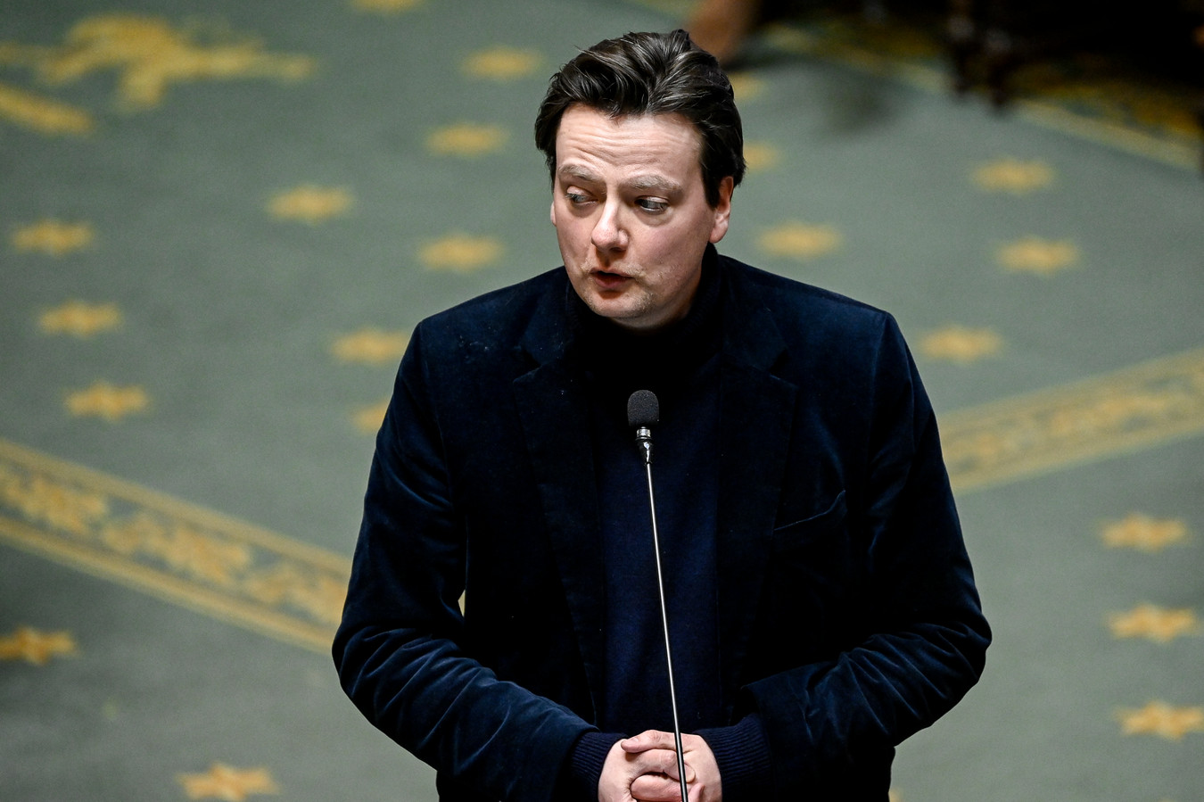 “Vous êtes un homme maltraité par vos partenaires, et je dis cela avec une certaine empathie”, a ironisé François De Smet (photo) à l’adresse du Premier ministre Alexander De Croo (Open Vld).
