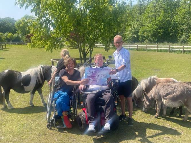 Raf (52) finisht extreme duurloop en schenkt ingezamelde 2.000 euro aan revalidatieweide  
