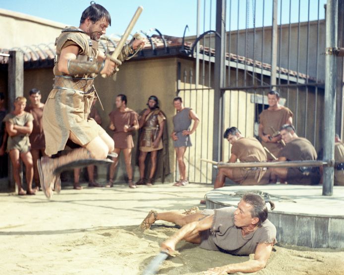 Charles McGraw en Kirk Douglas in 'Spartacus'.