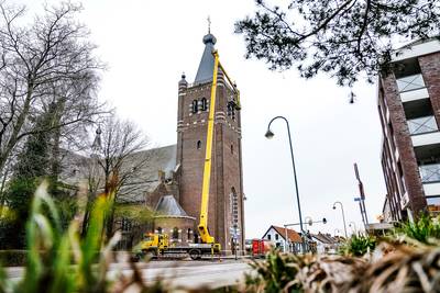 Chamenaren kijken komende tijd naar kale kerk: restauratie van het uurwerk begonnen