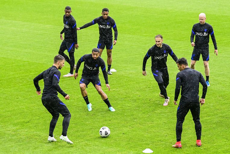 Oranje Zet Eerste Stapje Naar Het Ek Met Rondo In De Regen Trouw