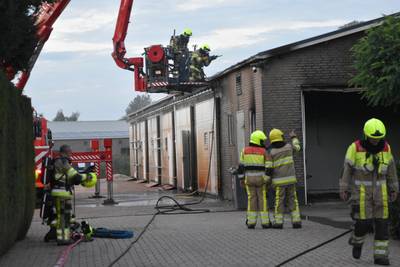 Schuur van champignonkweker in brand in Velddriel, vrijgekomen asbest uit dak opgeruimd