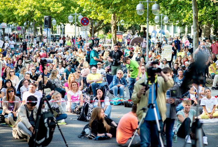 Ook in Hannover kwamen mensen op straat om te protesteren tegen de coronamaatregelen in Duitsland.