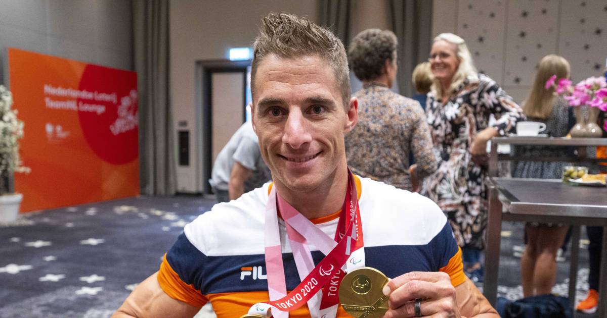 Huldiging Jetze Plat voor drie gouden plakken