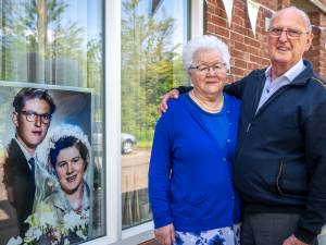 Stina en Ko kunnen na 70 jaar huwelijk nog altijd niet zonder elkaar: ‘Het is meer geven dan nemen’