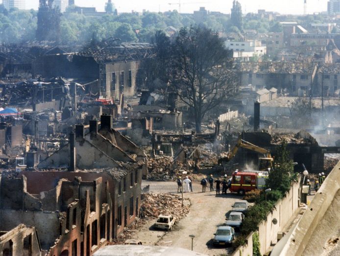 Enschede -  mei 2000 Roombeek net na de vuurwerkramp.