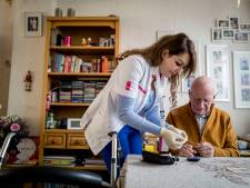 Thuiszorg in Enschede: één keer per week douchen, terwijl stoma lekt