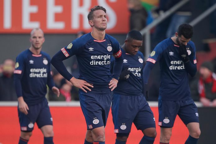 Na het 2-2 gelijkspel tegen Emmen kreeg PSV een tik te verwerken.