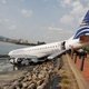 Vliegtuig glijdt van de landingsbaan in Colombia: 9 gewonden