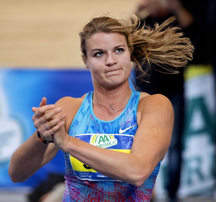 Dafne Schippers wint de finale van de 60 meter sprint op het Nederlands Kampioenschap Atletiek.