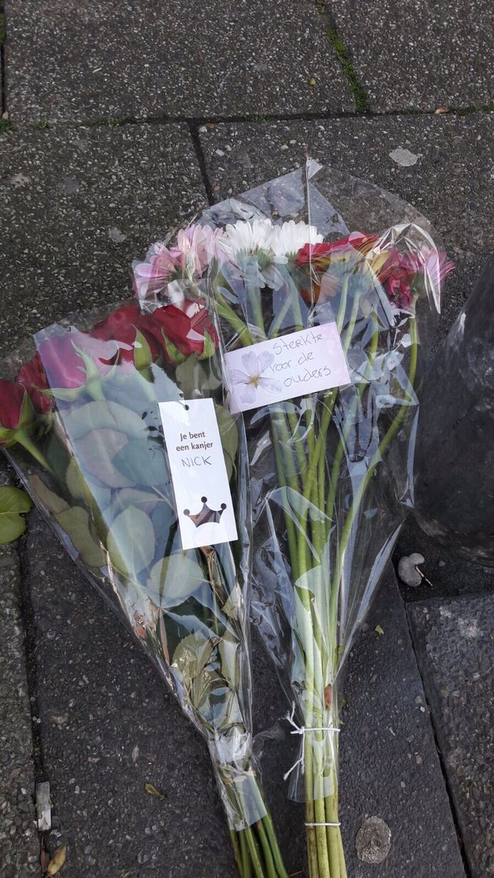 Bloemen  in Zaandam op de plek van de steekpartij.