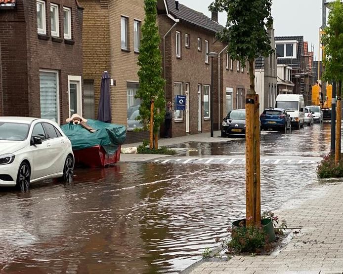 Straat blank in Waalwijk: ‘Maar niets mis met riolering’, zegt gemeente ...