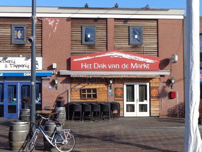 Brand in café Dak van de Markt in Veenendaal aangestoken | Horecageweld Veenendaal gelderlander.nl