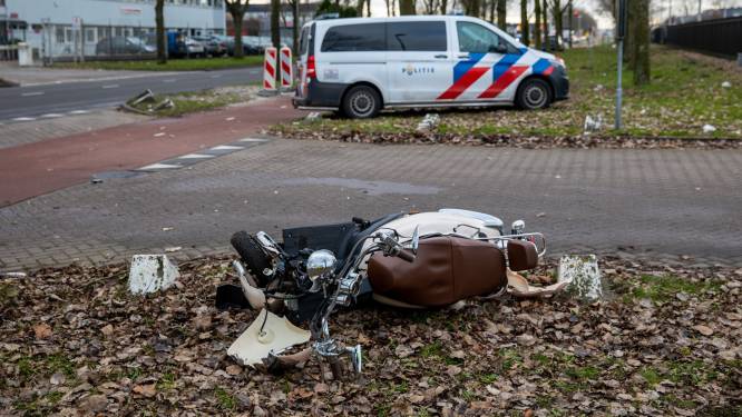 Scooterrijder raakt gewond bij botsing in Roosendaal