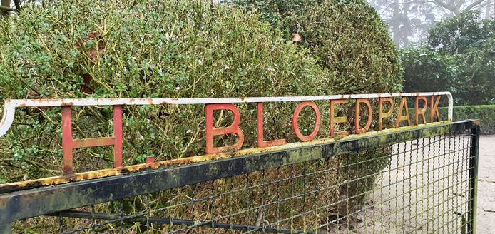 De zaal Pax zal afgebroken worden en plaatsruimen voor een nieuw cultuurhuis. De toekomst van het achterliggende Heilig Bloedpark is onzeker.