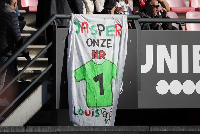 jacht Etna half acht Staande ovatie voor emotionele Jasper Cillessen na ruime zege NEC op RKC |  Nederlands voetbal | ed.nl