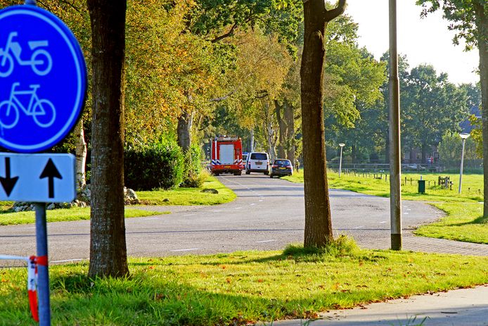 De politie heeft in Spier het levenloze lichaam gevonden van een achttienjarige vrouw uit het nabijgelegen dorpje Pesse. De doodsoorzaak is nog niet bekend.