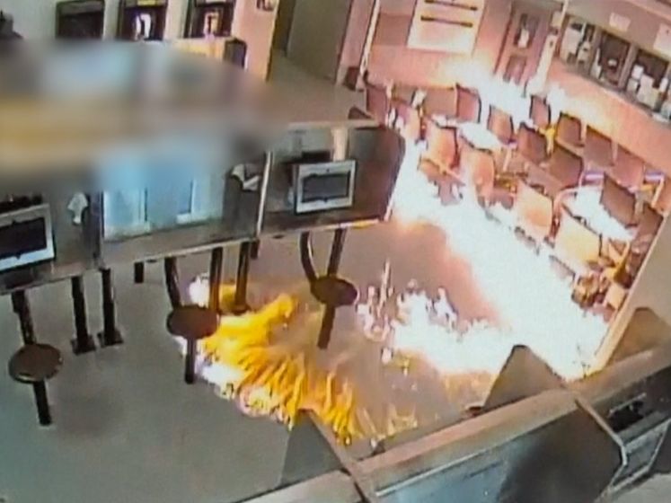 Man steekt hal van Amerikaanse gevangenis in brand
