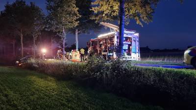 Frontale botsing in Gendringen, één automobilist met spoed naar het ziekenhuis