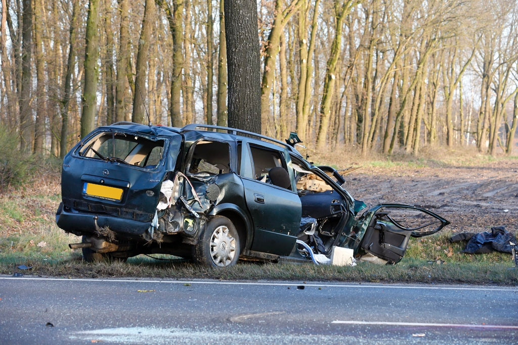 Mogelijk Meer Inzittenden In Verongelukte Auto Deurne Foto Bndestem Nl