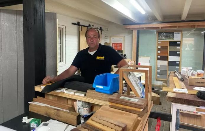 Willem Rouwenhorst in zijn houthandel in Apeldoorn.