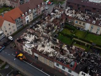 Luchtbeelden tonen hoe groot de schade is na de hevige brand in Opwijk