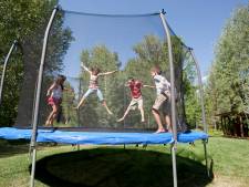 “Ce n’est pas un jeu comme les autres”: les médecins mettent en garde contre les dangers du trampoline