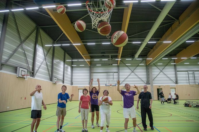 Walking basketbal voor ouderen is al op meerdere plekken in het land geïntroduceerd.