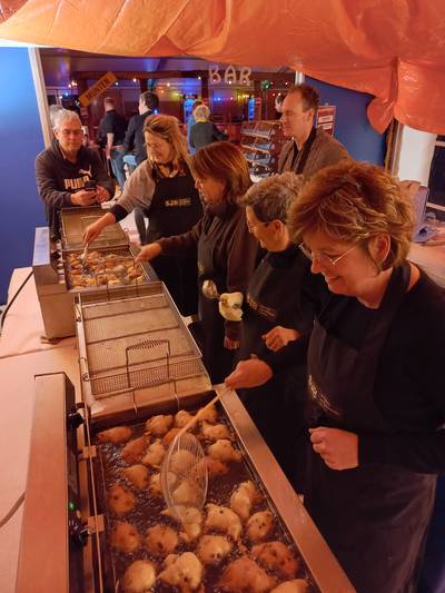 Beltrumse jeugd bakt de hele nacht door en haalt 9000 oliebollen uit het vet