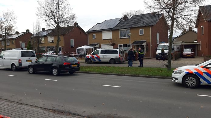 De twee kinderen maakten deel uit van een groepje van drie jongens. De kinderen waren omstanders en niet zelf met vuurwerk bezig, zegt de politie.