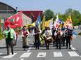 Kleurrijke optocht van vendelzwaaiers door stadscentrum