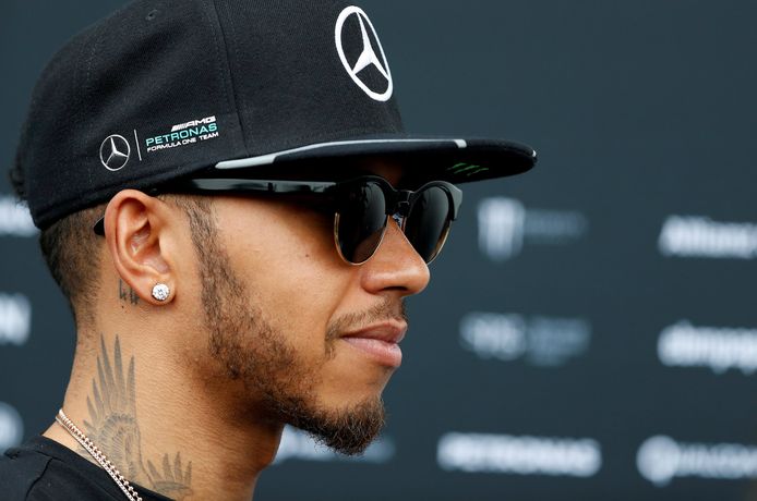 Le Britannique, auteur des deux premières pole positions de la saison, compte 17 points de retard sur son coéquipier Nico Rosberg, vainqueur des deux premiers GP de la saison 2016 en Australie et à Bahreïn.