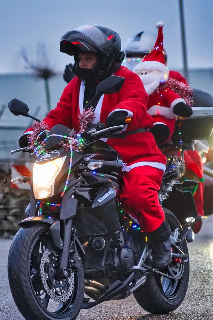 Zo'n 100 motards namen deel aan de kerstrun in Hoogstraten.