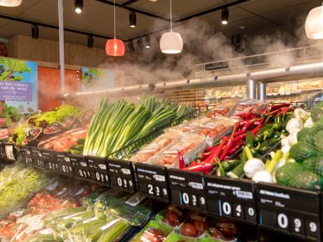 Deken van mist boven versafdeling AH blijft mysterie: ‘Waarom zit er dan plastic om de komkommer?’