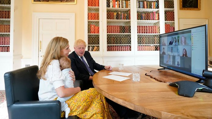 Boris Johnson en Carrie Symonds  met hun zoontje Wilfred.