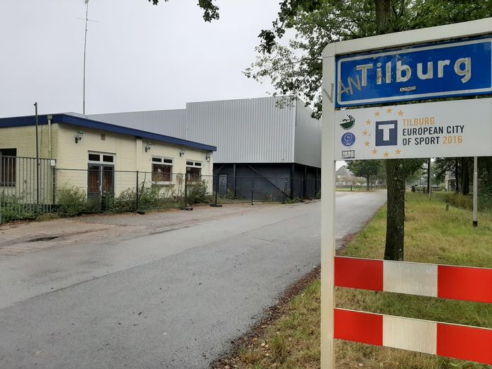 Het terrein van de voormalige Heidehoeve (dat inmiddels is gesloopt) ligt net binnen de komgrens van Tilburg, maar zowat tegen Riel aan.