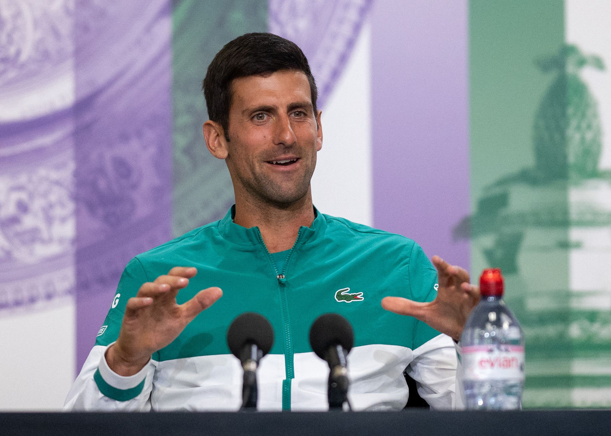 Novak Djokovic en conférence de presse à la veille du tournoi de Wimbledon.