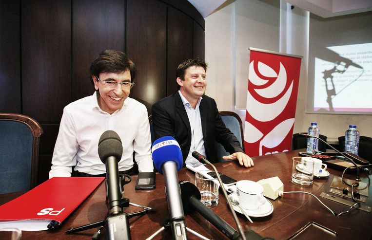 In een gezamenlijke persconferentie uitten Di Rupo en Crombez in juni 2015 hun ongenoegen over de 'ondoordachte' pensioenmaatregelen. Beeld Tim Dirven