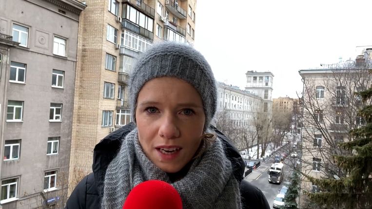 Carolien van Nunen live vanuit Rusland: 'Een paleisrevolutie is niet voor meteen. In zijn beperkte kring van vertrouwelingen zitten vooral mensen die nóg radicaler zijn dan hij' Beeld VTM NIEUWS