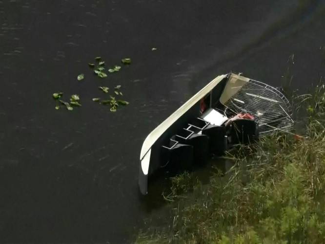 Moerasboot kantelt in de Everglades in Florida: 9 passagiers vallen in het water met krokodillen