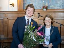 Delftse student Max ontvangt koninklijke onderscheiding omdat hij een vrouw uit het water redde 
